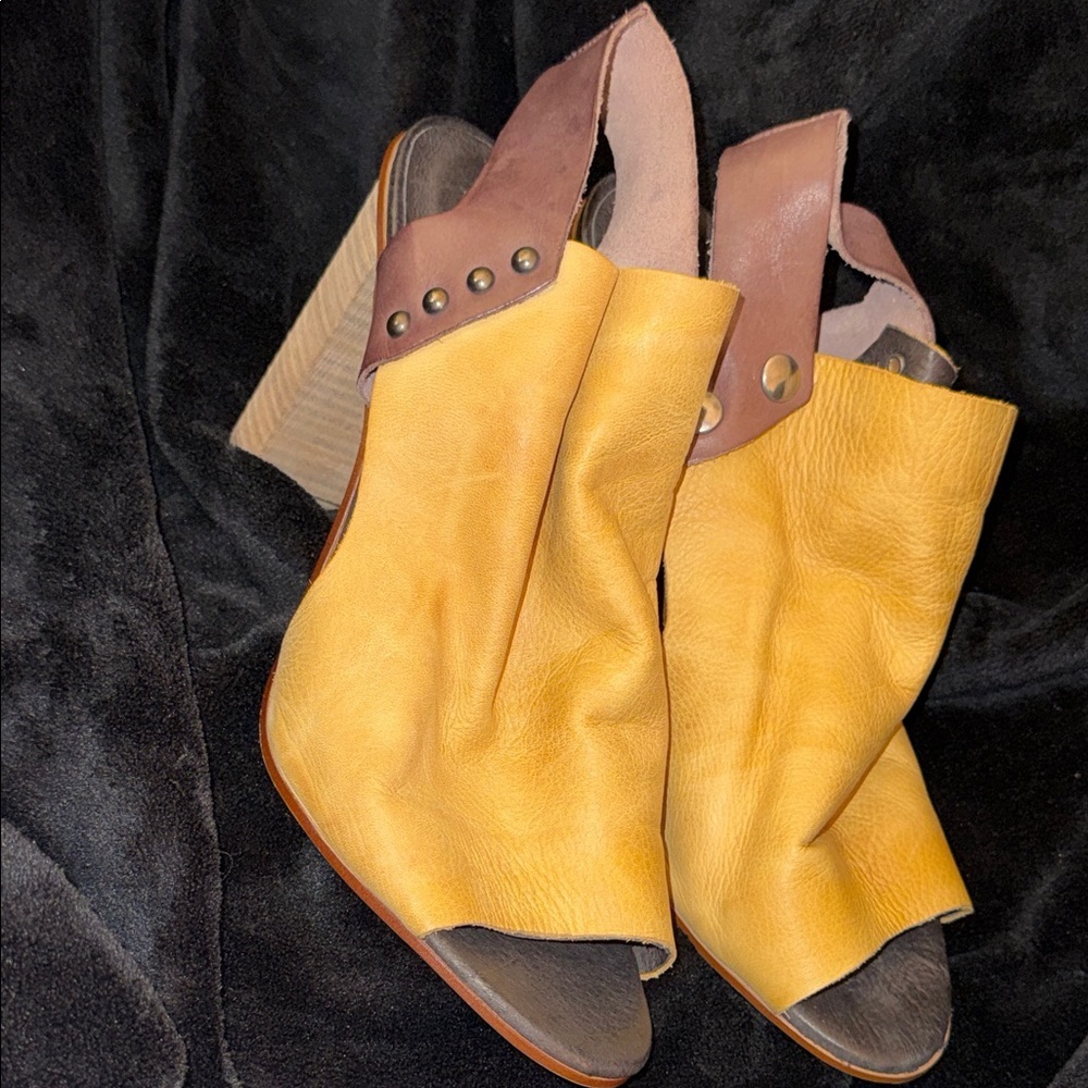 FP Movement by Free People Mustard and Chestnut Heels - Picture 5 of 12